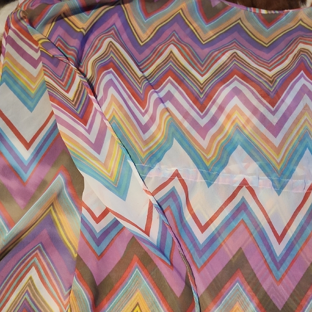 Colorful Chevron Patterned Top - Picture 8 of 9